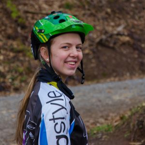 Mountainbike-Fahrtechnik-Trainer-Abby-Hoogie-Ridingstyle Mountainbike-Fahrtechnik-Trainer-Abby-Hoogie-Ridingstyle